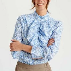 Dea Kudibal Longsleeve Shirts Ingebork Shirt Blue -Dea Kudibal Winkel 52cf9989f334e9c1172f5a38193c092c