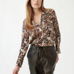 Dea Kudibal Blouses Jennifer Blouse Brown 10 Dea Kudibal Blouses Jennifer Blouse Brown -Dea Kudibal Winkel eecb7ee9caac54ebc9c26b2e959a331e
