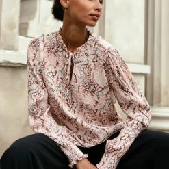 Dea Kudibal Blouses Blouse Ina Beige -Dea Kudibal Winkel f3ae9f548dc4cd89bf60ff93fb8010d4